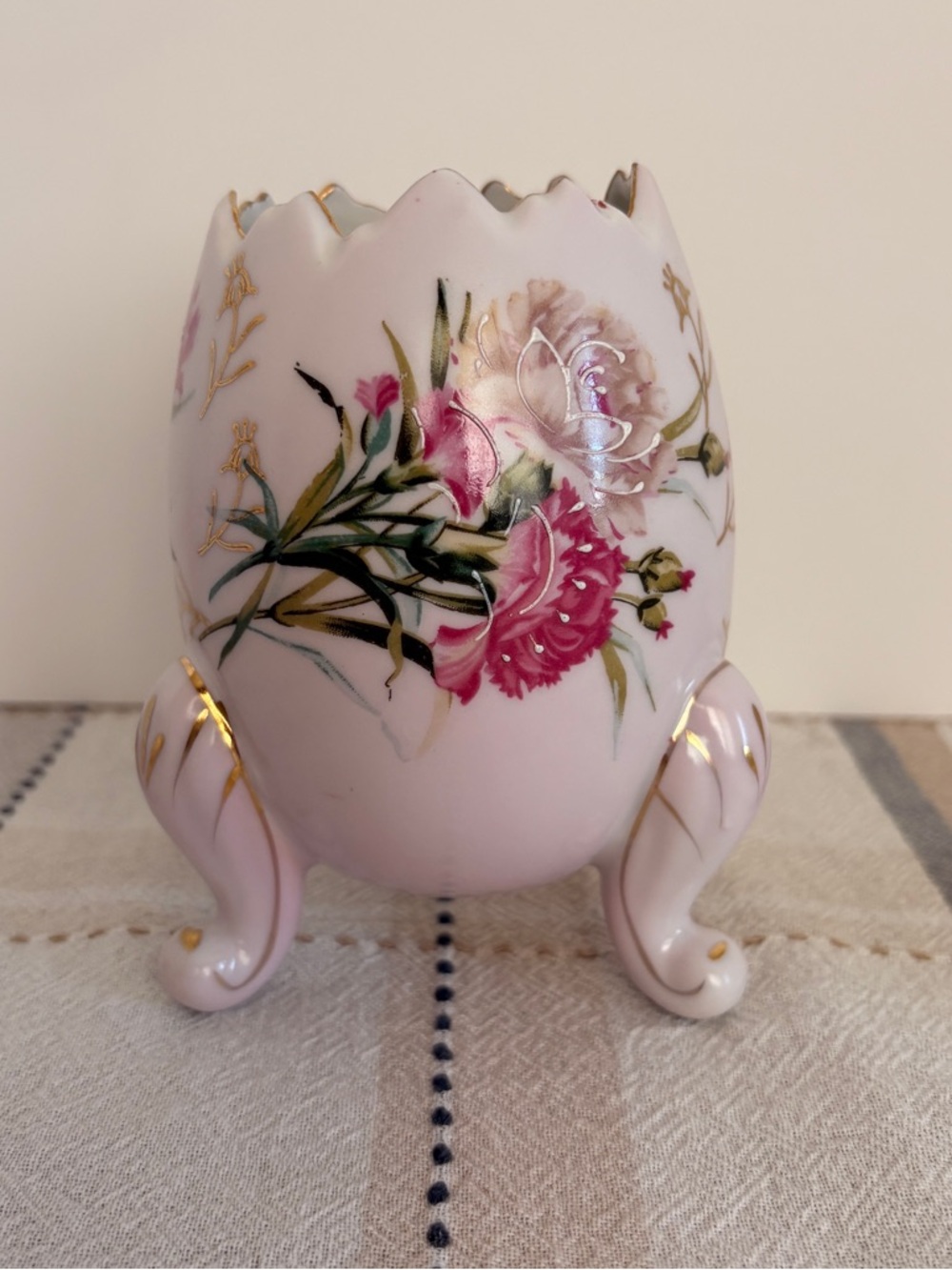 Vintage 50s Pink Porcelain Footed Egg Vase Gold Trim Kitchy Mid Century Japan